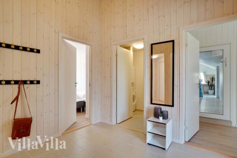 Det romslige inngangspartiet til luksushus nr. 442 i Østjylland