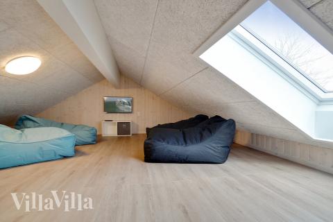 Noen av de 26 soveplassene i luksushus nr. 442 finnes på hems