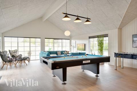 I tillegg til alle aktivitetsmulighetene i husets bassengavdeling, kan du også spille biljard, bordtennis og dart i luksushus nr. 442