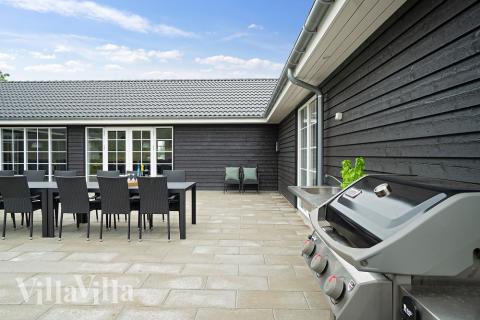 Luksushus nr. 442 har en deilig terrasse med gode hagemøbler til 26 personer.