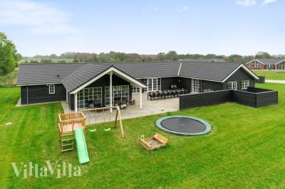 Dette lekre huset med svømmebasseng, nr. 442, med plass til 26 personer, ligger i Østjylland