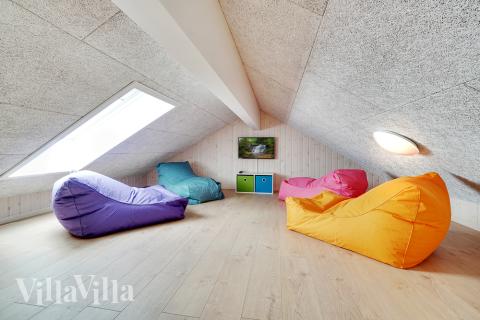 Noen av de 24 soveplassene i luksushus nr. 448 finnes på hems