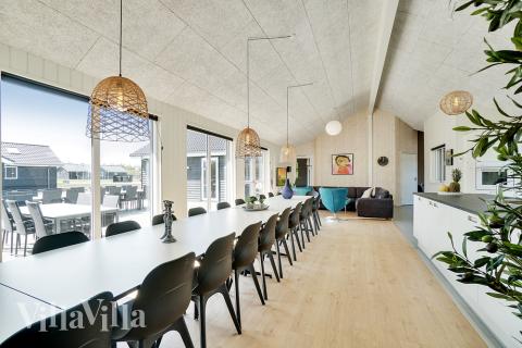 Oppholdsrom med plass til 24 i luksushus nr. 448.