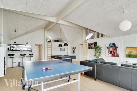 Luksushus nr. 448 til 24 personer tilbyr et stort aktivitetsrom med bl.a. biljard og dart