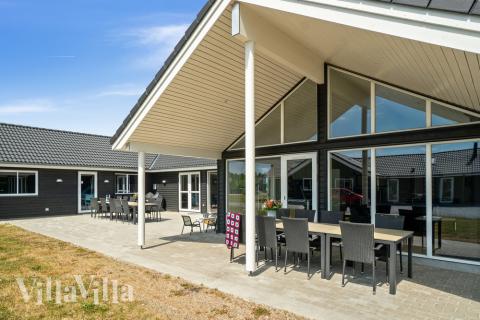 Luksushus nr. 448 har en deilig terrasse med gode hagemøbler til 24 personer.