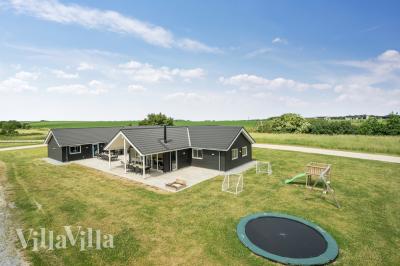 Dette lekre huset med svømmebasseng, nr. 448, med plass til 24 personer, ligger i Østjylland