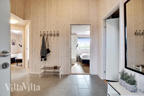 Det romslige inngangspartiet til luksushus nr. 441 i Østjylland