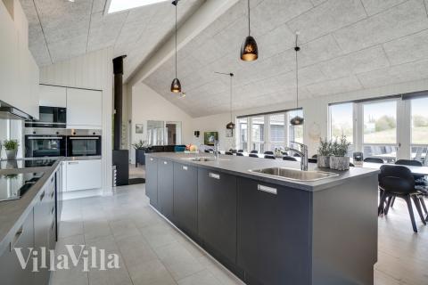 Kjøkkenet i luksushus nr. 441 er fullt utstyrt så dere lett kan lage mat til 26 personer.