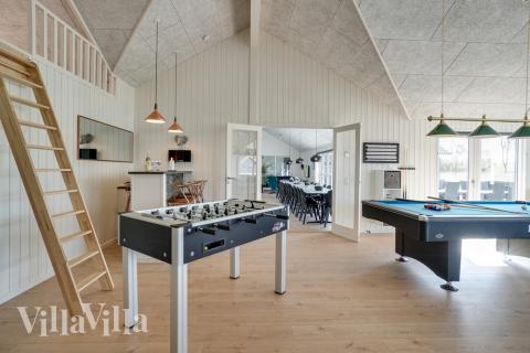 Luksushus nr. 441 til 26 personer tilbyr et stort aktivitetsrom med bl.a. biljard og dart