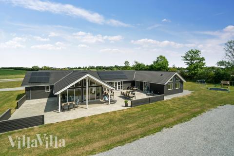 Dette lekre huset med svømmebasseng, nr. 441, med plass til 26 personer, ligger i Østjylland