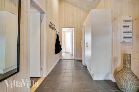 Det romslige inngangspartiet til luksushus nr. 446 i Østjylland