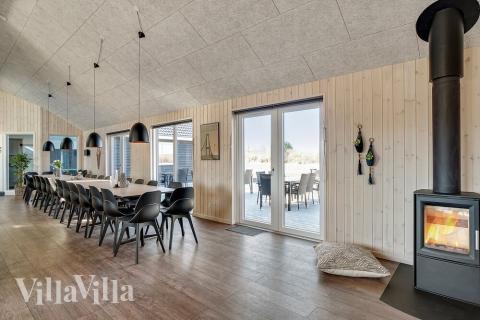 Oppholdsrom med plass til 30 i luksushus nr. 446.