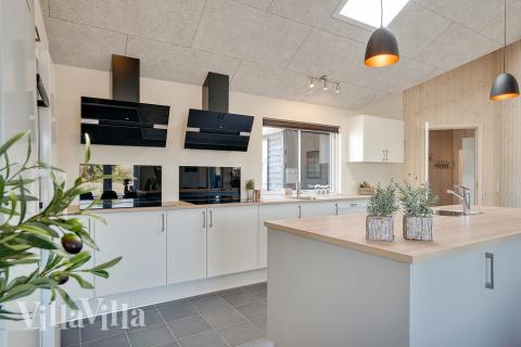 Kjøkkenet i luksushus nr. 446 er fullt utstyrt så dere lett kan lage mat til 30 personer.