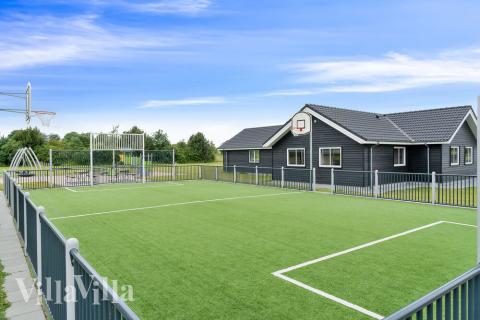 I tillegg til alle aktivitetsmulighetene i husets bassengavdeling, tilbyr også luksushus nr. 446 mengder av utendørsaktiviteter