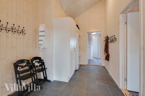 Det romslige inngangspartiet til luksushus nr. 450 i Østjylland