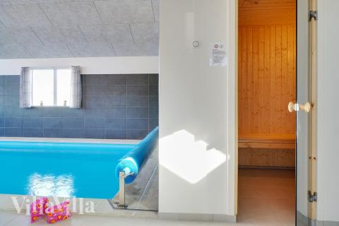 Det flotte bassenget i luksushus nr. 450 til 30 personer