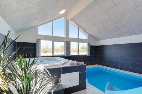 Nyt varmen i boblebadet i luksushus nr. 450 i Østjylland