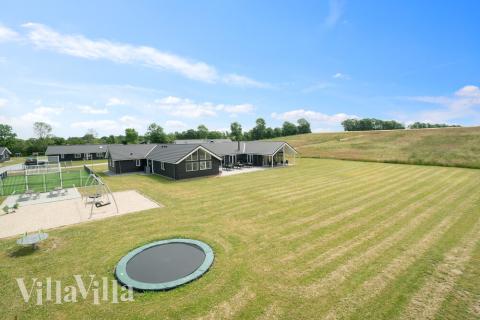 Dette lekre huset med svømmebasseng, nr. 450, med plass til 30 personer, ligger i Østjylland