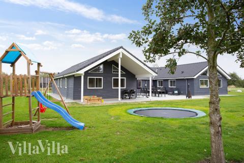 Dette lekre huset med svømmebasseng, nr. 432, med plass til 20 personer, ligger i Lolland/Falster/Møn