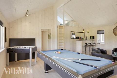 I tillegg til alle aktivitetsmulighetene i husets bassengavdeling, kan du også spille biljard, bordtennis og dart i luksushus nr. 433
