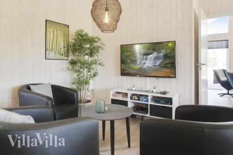 Luksushus nr. 433 til 16 personer tilbyr et stort aktivitetsrom med bl.a. biljard og dart