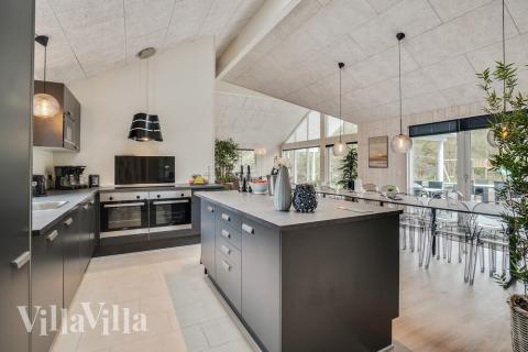 Kjøkkenet i luksushus nr. 434 i Nordsjælland er godt innrettet.