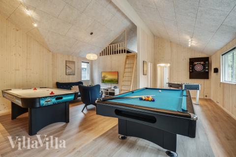 Luksushus nr. 434 til 20 personer tilbyr et stort aktivitetsrom med bl.a. biljard og dart