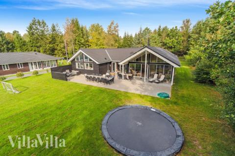 Dette lekre huset med svømmebasseng, nr. 434, med plass til 20 personer, ligger i Nordsjælland