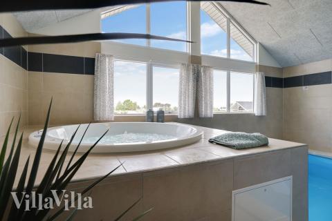 Nyt varmen i boblebadet i luksushus nr. 437 i Fyn og øyer