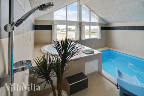 Ta en dukkert i bassenget i luksushus nr. 437 i Fyn og øyer.