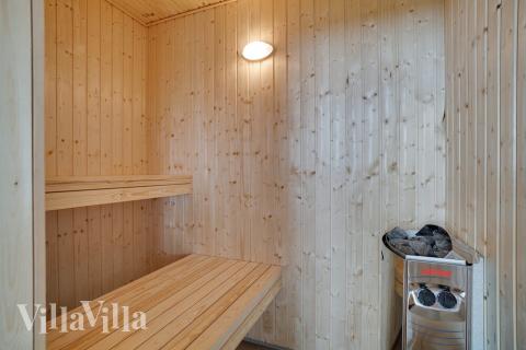 Nyt varmen i badstuen i luksushus nr. 437 til 18 personer