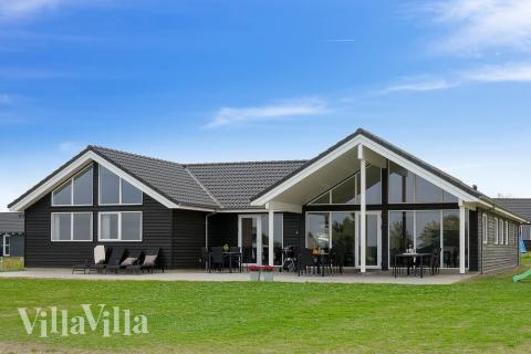 Dette lekre huset med svømmebasseng, nr. 437, med plass til 18 personer, ligger i Fyn og øyer