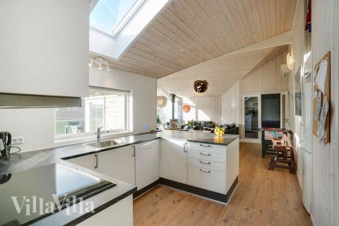 Kjøkkenet i luksushus nr. 443 er fullt utstyrt så dere lett kan lage mat til 10 personer.