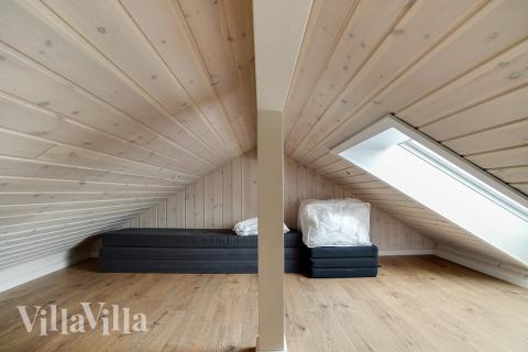 Noen av de 10 soveplassene i luksushus nr. 443 finnes på hems