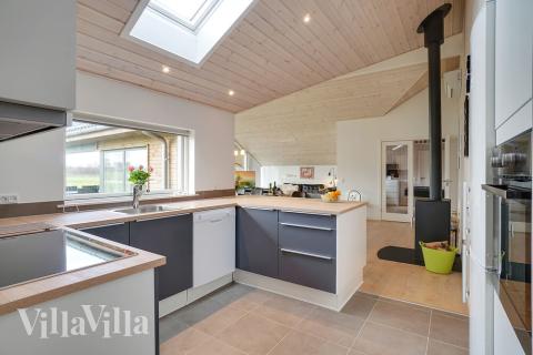 Kjøkkenet i luksushus nr. 444 er fullt utstyrt så dere lett kan lage mat til 12 personer.