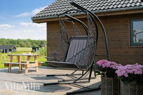 Luksushus nr. 444 har en deilig terrasse med gode hagemøbler til 12 personer.