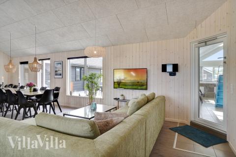 Luksushus nr. 453 til 20 personer tilbyr et stort aktivitetsrom med bl.a. biljard og dart