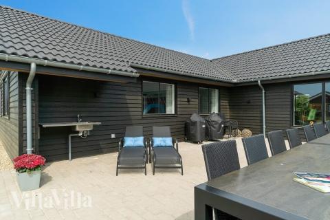 Stor terrasse i luksushus nr. 453 i Vestjylland.
