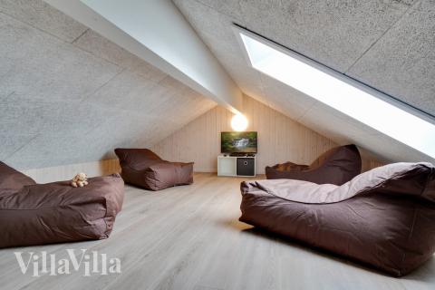 Noen av de 20 soveplassene i luksushus nr. 456 finnes på hems