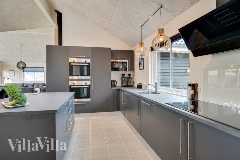 Kjøkkenet i luksushus nr. 456 er fullt utstyrt så dere lett kan lage mat til 20 personer.