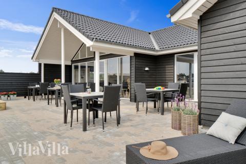 Luksushus nr. 456 har en deilig terrasse med gode hagemøbler til 20 personer.