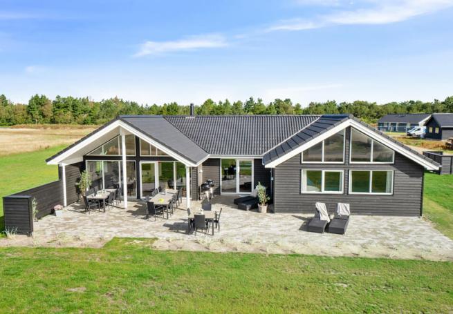 Dette lekre huset med svømmebasseng, nr. 456, med plass til 20 personer, ligger i Vestjylland