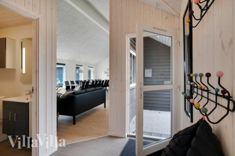 Det romslige inngangspartiet til luksushus nr. 457 i Vestjylland