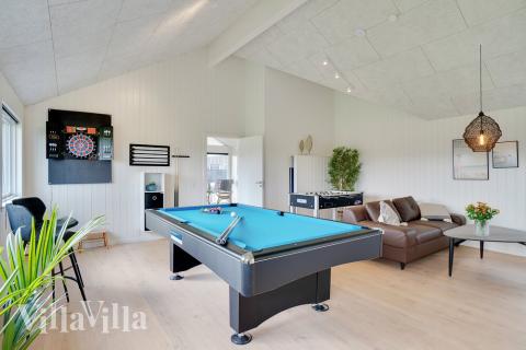 Luksushus nr. 458 til 18 personer tilbyr et stort aktivitetsrom med bl.a. biljard og dart