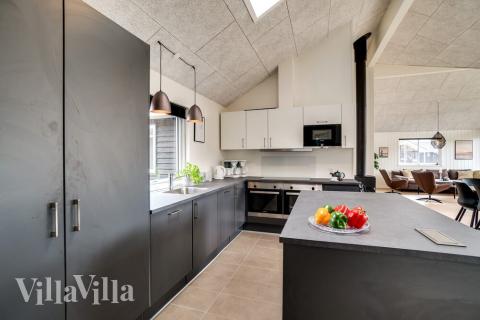 Kjøkkenet i luksushus nr. 458 er fullt utstyrt så dere lett kan lage mat til 18 personer.