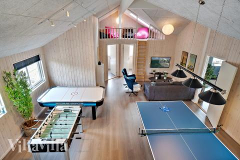 Luksushus nr. 463 til 20 personer tilbyr et stort aktivitetsrom med bl.a. biljard og dart