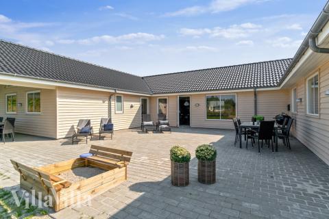 Luksushus nr. 463 har en deilig terrasse med gode hagemøbler til 20 personer.