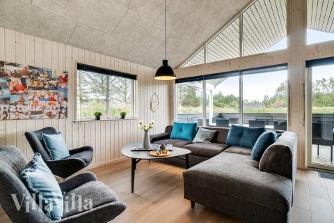 Oppholdsrom med plass til 18 i luksushus nr. 473.