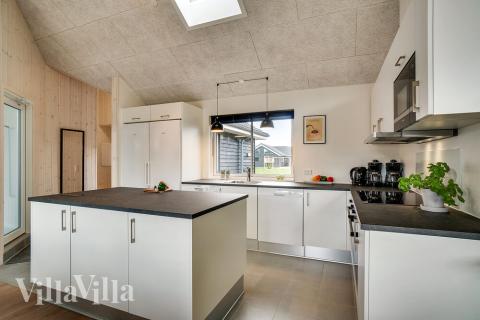 Kjøkkenet i luksushus nr. 473 er fullt utstyrt så dere lett kan lage mat til 18 personer.