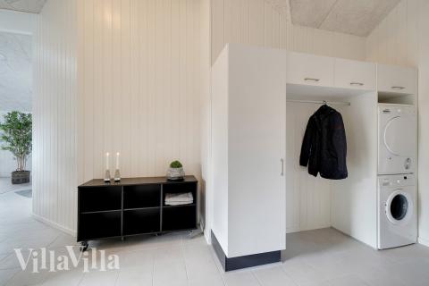 Det romslige inngangspartiet til luksushus nr. 467 i Vestjylland